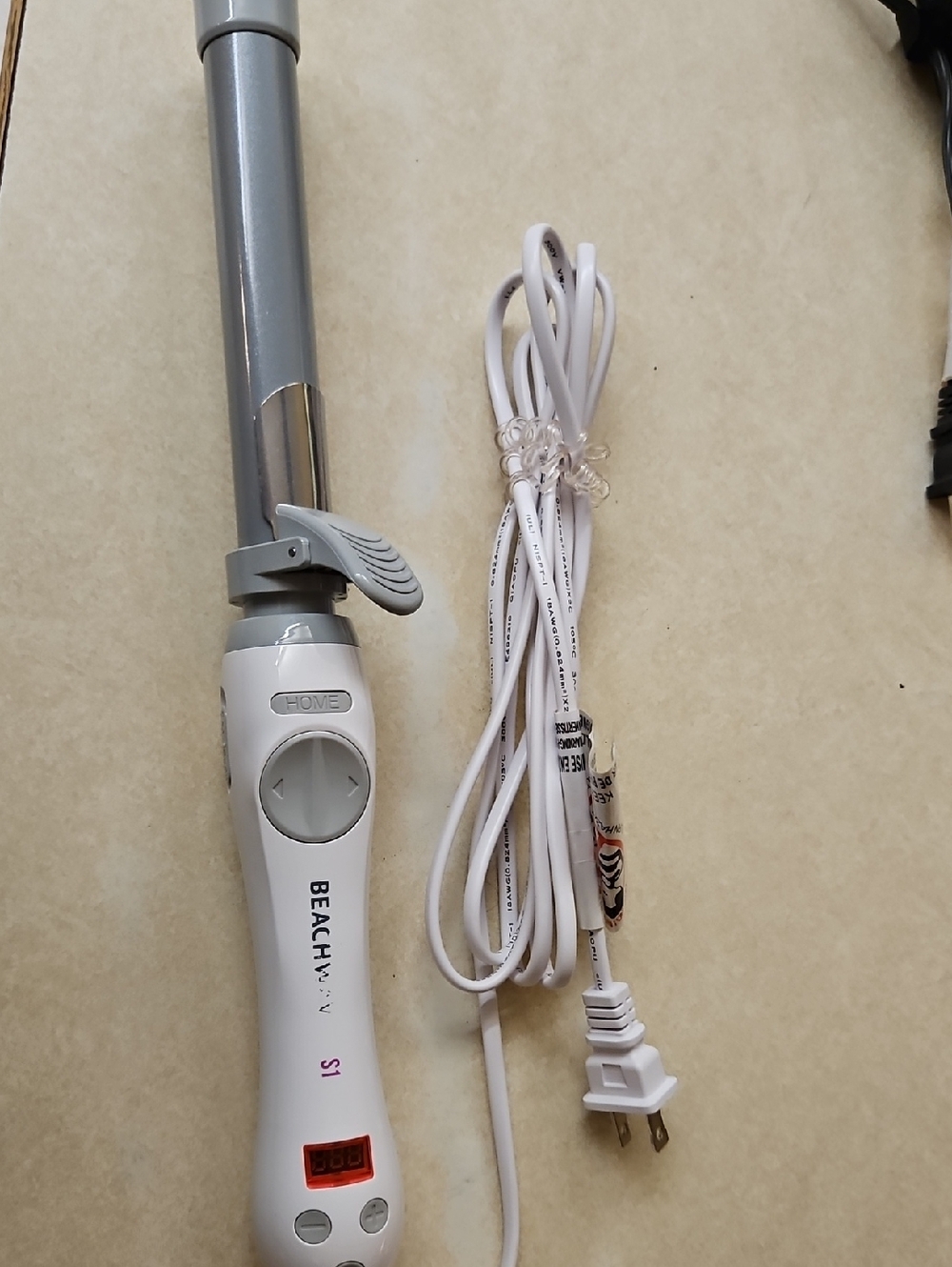 BEACHWAVE White Curling Iron - White